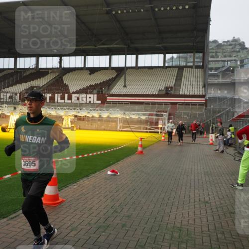 07.12.2025 - St. Pauli X-Mass-Run No. 15 Fabian Wolf http://msf.ph/oto/9388295 07.12.2025 10:19:24 Ziel 3011, 3013, 3695, 4038, 4115, 4466 meine-sportfotos.de