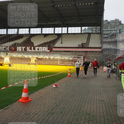 07.12.2025 - St. Pauli X-Mass-Run No. 15 Fabian Wolf http://msf.ph/oto/9388320 07.12.2025 10:19:27 Ziel 2750, 3011, 3013, 3695, 4038, 4115, 4466 meine-sportfotos.de