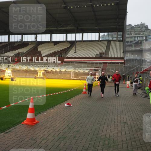 07.12.2025 - St. Pauli X-Mass-Run No. 15 Fabian Wolf http://msf.ph/oto/9388335 07.12.2025 10:19:27 Ziel 2750, 3011, 3013, 3695, 4038, 4115, 4466 meine-sportfotos.de
