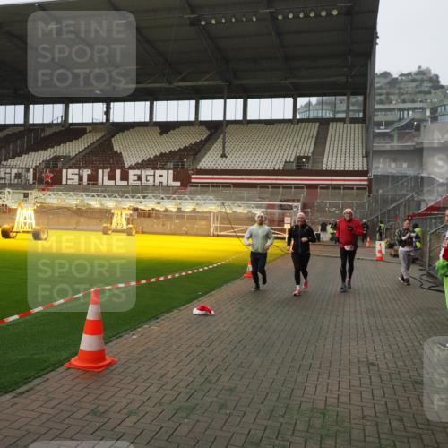 07.12.2025 - St. Pauli X-Mass-Run No. 15 Fabian Wolf http://msf.ph/oto/9388343 07.12.2025 10:19:28 Ziel 2750, 3011, 3013, 3695, 4038, 4115, 4466 meine-sportfotos.de