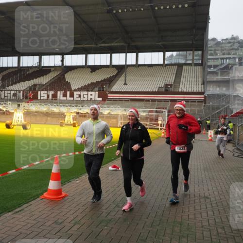 07.12.2025 - St. Pauli X-Mass-Run No. 15 Fabian Wolf http://msf.ph/oto/9388381 07.12.2025 10:19:30 Ziel 658, 2750, 3011, 3013, 3695, 4038, 4115, 4466 meine-sportfotos.de