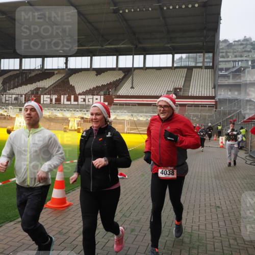 07.12.2025 - St. Pauli X-Mass-Run No. 15 Fabian Wolf http://msf.ph/oto/9388396 07.12.2025 10:19:31 Ziel 658, 661, 2750, 3011, 3013, 3695, 4038, 4115, 4466 meine-sportfotos.de