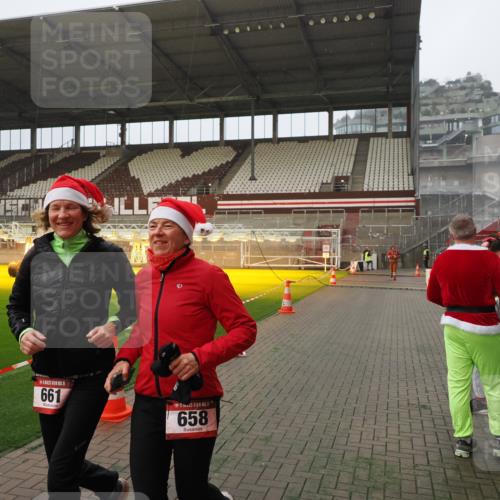 07.12.2025 - St. Pauli X-Mass-Run No. 15 Fabian Wolf http://msf.ph/oto/9388488 07.12.2025 10:19:50 Ziel 658, 661, 3893, 4074 meine-sportfotos.de