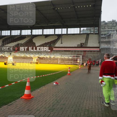 07.12.2025 - St. Pauli X-Mass-Run No. 15 Fabian Wolf http://msf.ph/oto/9388492 07.12.2025 10:19:54 Ziel 3893 meine-sportfotos.de