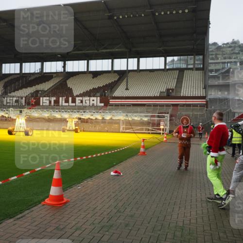 07.12.2025 - St. Pauli X-Mass-Run No. 15 Fabian Wolf http://msf.ph/oto/9388500 07.12.2025 10:19:57 Ziel 2238, 3846, 3893 meine-sportfotos.de