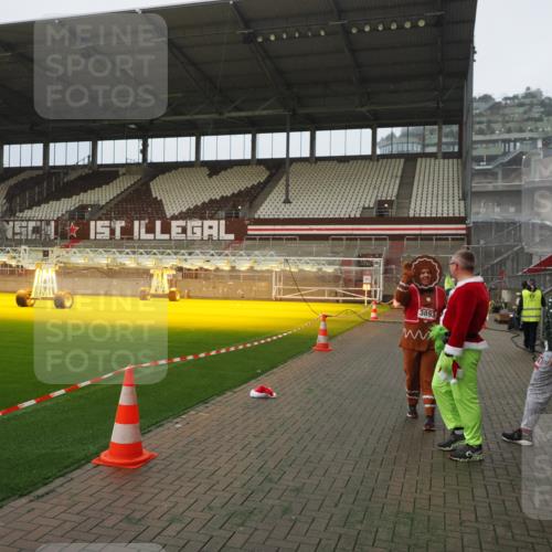 07.12.2025 - St. Pauli X-Mass-Run No. 15 Fabian Wolf http://msf.ph/oto/9388521 07.12.2025 10:19:58 Ziel 2238, 3846, 3871, 3893 meine-sportfotos.de