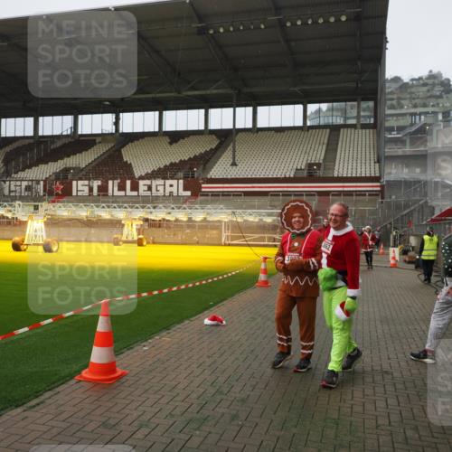 07.12.2025 - St. Pauli X-Mass-Run No. 15 Fabian Wolf http://msf.ph/oto/9388544 07.12.2025 10:20:00 Ziel 1364, 1903, 2238, 2751, 3846, 3871, 3893 meine-sportfotos.de