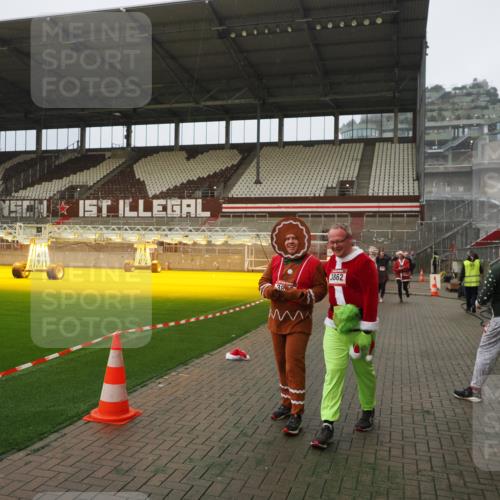 07.12.2025 - St. Pauli X-Mass-Run No. 15 Fabian Wolf http://msf.ph/oto/9388555 07.12.2025 10:20:01 Ziel 1364, 1903, 2238, 2751, 3846, 3871, 3893 meine-sportfotos.de