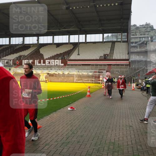 07.12.2025 - St. Pauli X-Mass-Run No. 15 Fabian Wolf http://msf.ph/oto/9388590 07.12.2025 10:20:04 Ziel 1364, 1553, 1903, 2238, 2751, 3846, 3871, 3893, 4042, 4071 meine-sportfotos.de