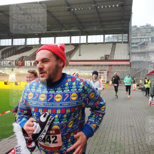 07.12.2025 - St. Pauli X-Mass-Run No. 15 Fabian Wolf http://msf.ph/oto/9388700 07.12.2025 10:20:12 Ziel 459, 1364, 1553, 1903, 2238, 2751, 2855, 3846, 3871, 4042, 4071, 4503 meine-sportfotos.de