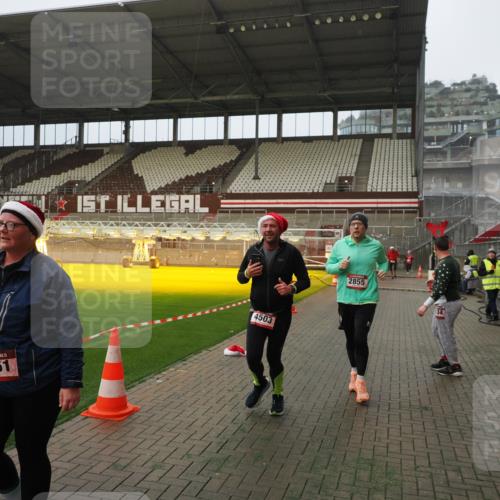 07.12.2025 - St. Pauli X-Mass-Run No. 15 Fabian Wolf http://msf.ph/oto/9388738 07.12.2025 10:20:15 Ziel 459, 1364, 1553, 1903, 2238, 2751, 2855, 3846, 3871, 4042, 4071, 4503, 4523 meine-sportfotos.de
