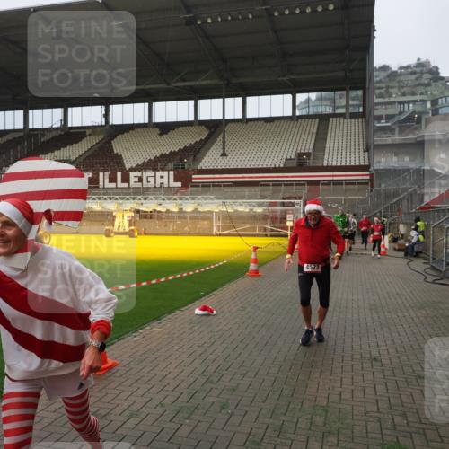 07.12.2025 - St. Pauli X-Mass-Run No. 15 Fabian Wolf http://msf.ph/oto/9388833 07.12.2025 10:20:23 Ziel 447, 452, 459, 461, 478, 2187, 2855, 3473, 3832, 4042, 4071, 4116, 4503, 4523 meine-sportfotos.de