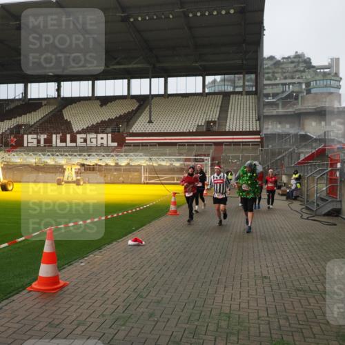 07.12.2025 - St. Pauli X-Mass-Run No. 15 Fabian Wolf http://msf.ph/oto/9388865 07.12.2025 10:20:26 Ziel 447, 452, 459, 461, 478, 2187, 2855, 3473, 3832, 4116, 4503, 4523 meine-sportfotos.de