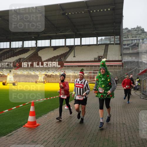 07.12.2025 - St. Pauli X-Mass-Run No. 15 Fabian Wolf http://msf.ph/oto/9388892 07.12.2025 10:20:28 Ziel 447, 452, 461, 478, 2187, 2855, 3473, 3832, 4116, 4490, 4503, 4523 meine-sportfotos.de