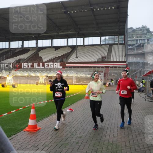 07.12.2025 - St. Pauli X-Mass-Run No. 15 Fabian Wolf http://msf.ph/oto/9388912 07.12.2025 10:20:29 Ziel 447, 452, 461, 478, 2187, 3473, 3832, 4116, 4490, 4523 meine-sportfotos.de