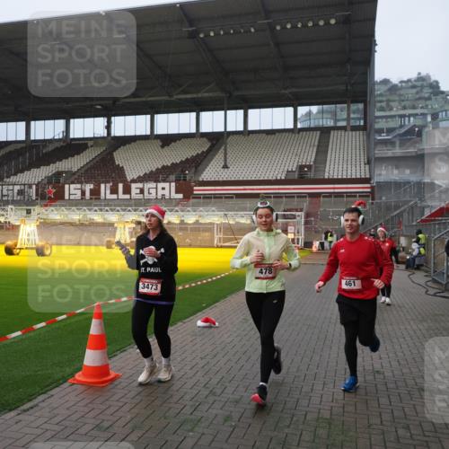 07.12.2025 - St. Pauli X-Mass-Run No. 15 Fabian Wolf http://msf.ph/oto/9388915 07.12.2025 10:20:30 Ziel 447, 452, 461, 478, 2187, 3473, 3832, 4116, 4490, 4523 meine-sportfotos.de
