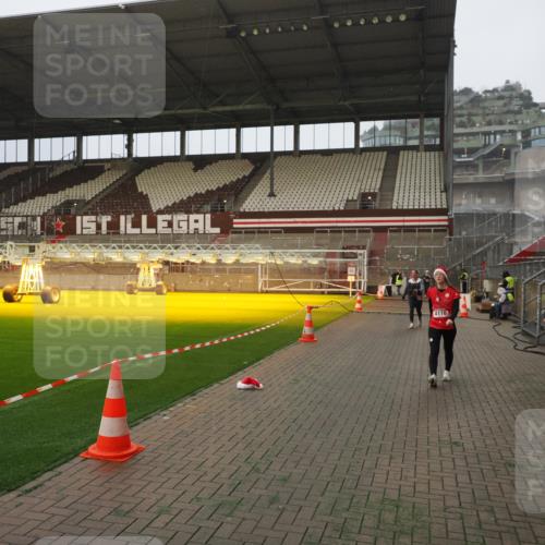 07.12.2025 - St. Pauli X-Mass-Run No. 15 Fabian Wolf http://msf.ph/oto/9388947 07.12.2025 10:20:31 Ziel 447, 452, 461, 478, 2187, 3473, 3832, 4116, 4490, 4523 meine-sportfotos.de
