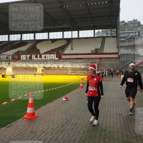 07.12.2025 - St. Pauli X-Mass-Run No. 15 Fabian Wolf http://msf.ph/oto/9388952 07.12.2025 10:20:34 Ziel 447, 452, 461, 478, 1016, 1076, 1466, 2187, 3473, 3832, 4116, 4490, 4523 meine-sportfotos.de