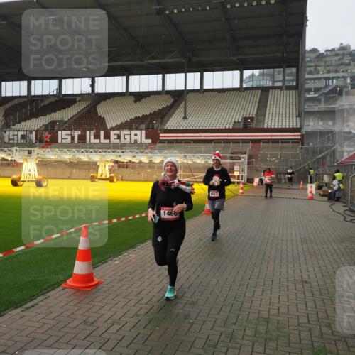 07.12.2025 - St. Pauli X-Mass-Run No. 15 Fabian Wolf http://msf.ph/oto/9389028 07.12.2025 10:20:42 Ziel 392, 461, 478, 1016, 1076, 1466, 2187, 4490, 4517 meine-sportfotos.de