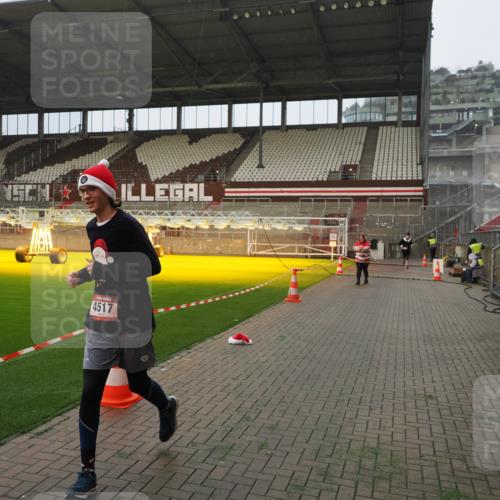 07.12.2025 - St. Pauli X-Mass-Run No. 15 Fabian Wolf http://msf.ph/oto/9389061 07.12.2025 10:20:44 Ziel 392, 1016, 1076, 1466, 4490, 4517 meine-sportfotos.de