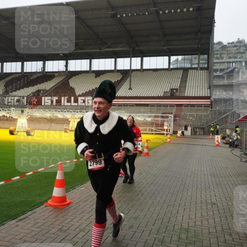 07.12.2025 - St. Pauli X-Mass-Run No. 15 Fabian Wolf http://msf.ph/oto/9389102 07.12.2025 10:20:52 Ziel 392, 1016, 1076, 1466, 2799, 4517 meine-sportfotos.de