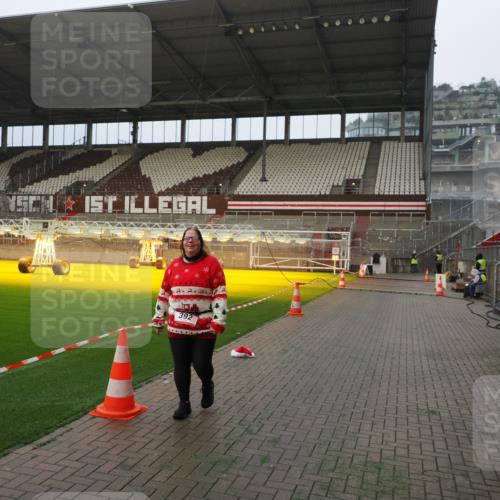 07.12.2025 - St. Pauli X-Mass-Run No. 15 Fabian Wolf http://msf.ph/oto/9389121 07.12.2025 10:20:54 Ziel 392, 1016, 1076, 1466, 2799, 4517 meine-sportfotos.de