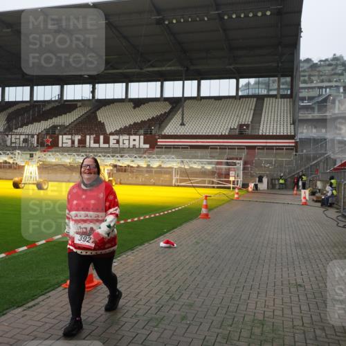 07.12.2025 - St. Pauli X-Mass-Run No. 15 Fabian Wolf http://msf.ph/oto/9389135 07.12.2025 10:20:55 Ziel 392, 2799, 4517 meine-sportfotos.de