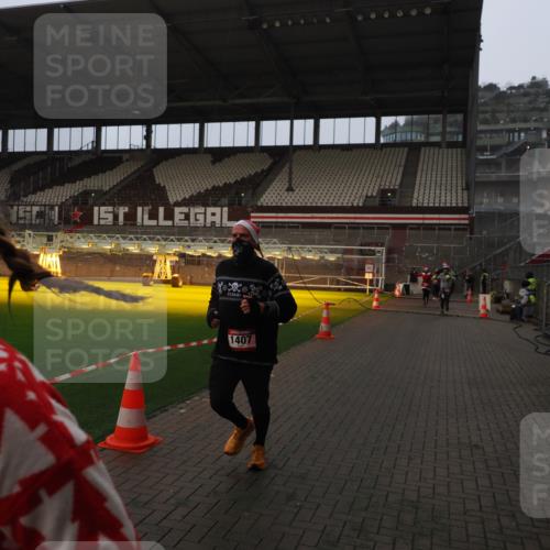 07.12.2025 - St. Pauli X-Mass-Run No. 15 Fabian Wolf http://msf.ph/oto/9389226 07.12.2025 10:21:13 Ziel 1386, 1407, 1898, 1900, 2173, 2565, 3848, 3849, 3984, 4338 meine-sportfotos.de