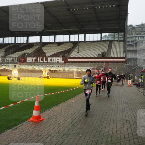 07.12.2025 - St. Pauli X-Mass-Run No. 15 Fabian Wolf http://msf.ph/oto/9389255 07.12.2025 10:21:18 Ziel 1326, 1386, 1407, 1898, 1900, 2173, 2565, 3062, 3384, 3540, 3541, 3848, 3849, 3984, 4117, 4338 meine-sportfotos.de