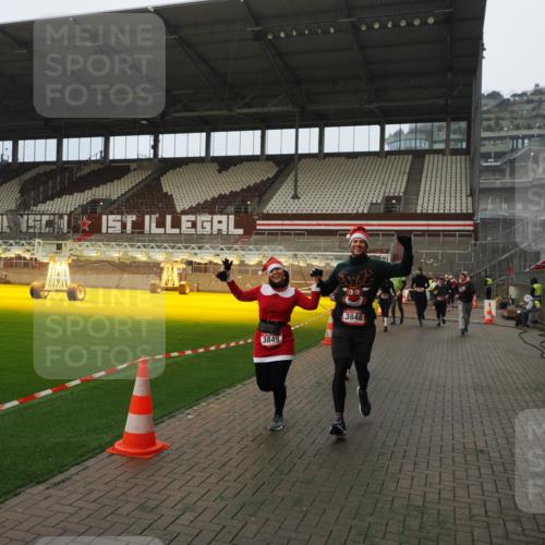 07.12.2025 - St. Pauli X-Mass-Run No. 15 Fabian Wolf http://msf.ph/oto/9389286 07.12.2025 10:21:20 Ziel 149, 1326, 1386, 1407, 1898, 1900, 2173, 2565, 3062, 3384, 3540, 3541, 3848, 3849, 3984, 4117, 4338 meine-sportfotos.de