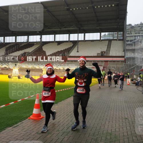 07.12.2025 - St. Pauli X-Mass-Run No. 15 Fabian Wolf http://msf.ph/oto/9389292 07.12.2025 10:21:20 Ziel 149, 1326, 1386, 1407, 1898, 1900, 2173, 2565, 3062, 3384, 3540, 3541, 3848, 3849, 3984, 4117, 4338 meine-sportfotos.de