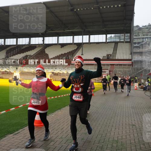 07.12.2025 - St. Pauli X-Mass-Run No. 15 Fabian Wolf http://msf.ph/oto/9389296 07.12.2025 10:21:21 Ziel 149, 270, 1326, 1386, 1407, 1898, 1900, 2173, 2565, 3062, 3384, 3540, 3541, 3848, 3849, 3984, 4117, 4338 meine-sportfotos.de