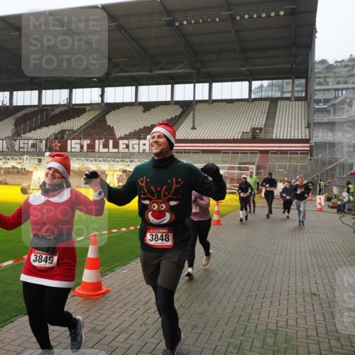 07.12.2025 - St. Pauli X-Mass-Run No. 15 Fabian Wolf http://msf.ph/oto/9389299 07.12.2025 10:21:21 Ziel 149, 270, 1326, 1386, 1407, 1898, 1900, 2173, 2565, 3062, 3384, 3540, 3541, 3848, 3849, 3984, 4117, 4338 meine-sportfotos.de