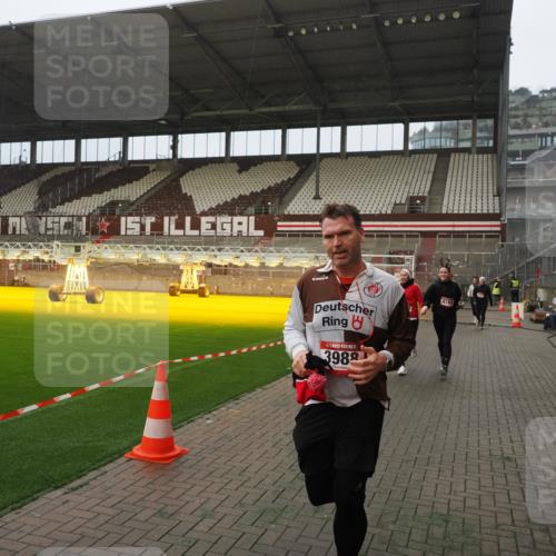 07.12.2025 - St. Pauli X-Mass-Run No. 15 Fabian Wolf http://msf.ph/oto/9389420 07.12.2025 10:21:31 Ziel 149, 270, 1326, 2173, 2927, 2997, 3062, 3091, 3384, 3540, 3541, 3848, 3849, 3988, 4117, 4158, 4169, 4170 meine-sportfotos.de