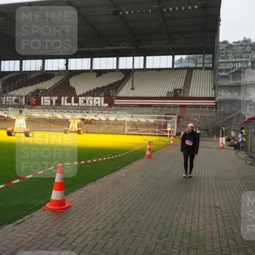 07.12.2025 - St. Pauli X-Mass-Run No. 15 Fabian Wolf http://msf.ph/oto/9389502 07.12.2025 10:21:39 Ziel 149, 270, 2927, 2997, 3091, 3988, 4158, 4169, 4170 meine-sportfotos.de