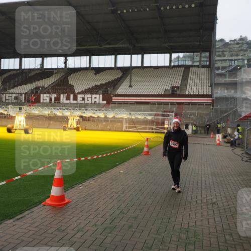 07.12.2025 - St. Pauli X-Mass-Run No. 15 Fabian Wolf http://msf.ph/oto/9389509 07.12.2025 10:21:40 Ziel 149, 270, 2927, 2997, 3091, 3988, 4158, 4169, 4170 meine-sportfotos.de