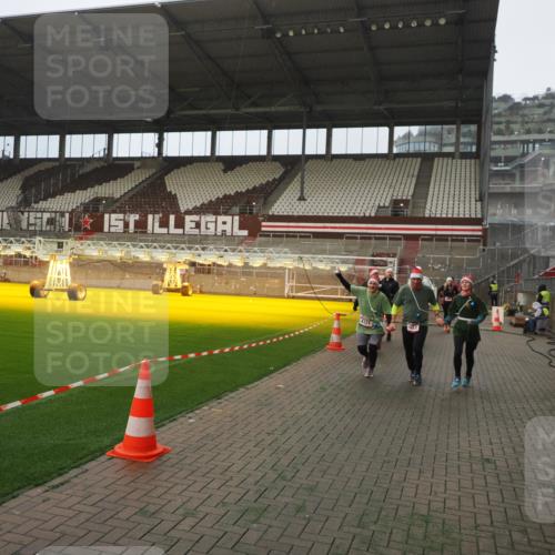 07.12.2025 - St. Pauli X-Mass-Run No. 15 Fabian Wolf http://msf.ph/oto/9389562 07.12.2025 10:21:58 Ziel 1488, 2944, 2945, 3999, 4000, 4321, 4322, 4323, 4415 meine-sportfotos.de