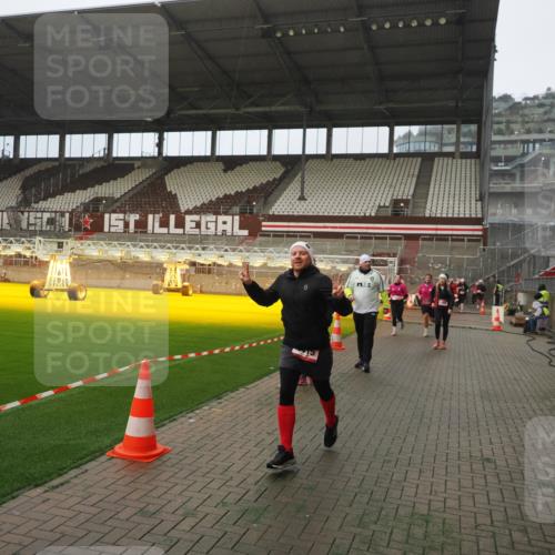 07.12.2025 - St. Pauli X-Mass-Run No. 15 Fabian Wolf http://msf.ph/oto/9389618 07.12.2025 10:22:01 Ziel 1488, 2944, 2945, 3999, 4000, 4321, 4322, 4323, 4415 meine-sportfotos.de