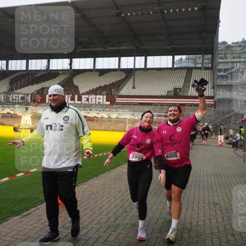 07.12.2025 - St. Pauli X-Mass-Run No. 15 Fabian Wolf http://msf.ph/oto/9389659 07.12.2025 10:22:06 Ziel 1371, 1488, 2817, 2818, 2819, 2945, 3431, 3736, 3999, 4000, 4321, 4322, 4323, 4415 meine-sportfotos.de