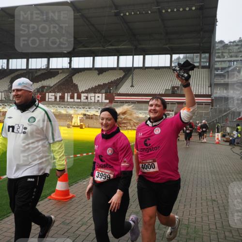 07.12.2025 - St. Pauli X-Mass-Run No. 15 Fabian Wolf http://msf.ph/oto/9389666 07.12.2025 10:22:06 Ziel 1371, 1488, 2817, 2818, 2819, 2945, 3431, 3736, 3999, 4000, 4321, 4322, 4323, 4415 meine-sportfotos.de