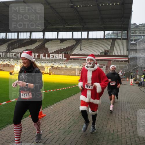 07.12.2025 - St. Pauli X-Mass-Run No. 15 Fabian Wolf http://msf.ph/oto/9389704 07.12.2025 10:22:12 Ziel 1371, 1488, 2817, 2818, 2819, 3431, 3736, 3999, 4000, 4321, 4322, 4323, 4415, 4774 meine-sportfotos.de