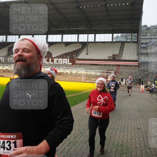 07.12.2025 - St. Pauli X-Mass-Run No. 15 Fabian Wolf http://msf.ph/oto/9389735 07.12.2025 10:22:13 Ziel 1371, 1488, 2817, 2818, 2819, 3431, 3736, 3999, 4000, 4415, 4774 meine-sportfotos.de