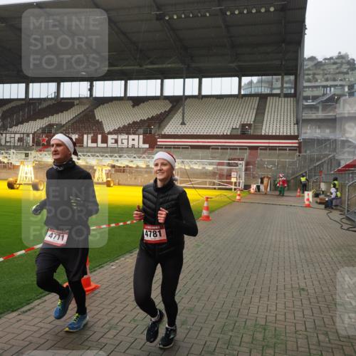 07.12.2025 - St. Pauli X-Mass-Run No. 15 Fabian Wolf http://msf.ph/oto/9389816 07.12.2025 10:22:25 Ziel 2184, 2817, 2818, 3431, 4771, 4774, 4781 meine-sportfotos.de