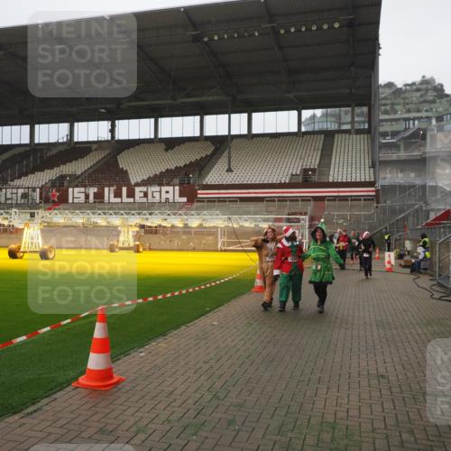 07.12.2025 - St. Pauli X-Mass-Run No. 15 Fabian Wolf http://msf.ph/oto/9389846 07.12.2025 10:22:41 Ziel 715, 739, 1636, 4407, 4411, 4419, 4509, 4539 meine-sportfotos.de