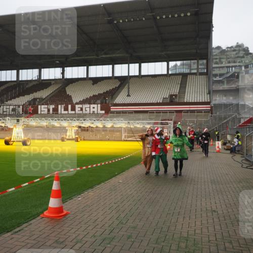 07.12.2025 - St. Pauli X-Mass-Run No. 15 Fabian Wolf http://msf.ph/oto/9389850 07.12.2025 10:22:41 Ziel 715, 739, 1636, 4407, 4411, 4419, 4509, 4539 meine-sportfotos.de