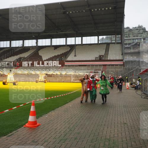 07.12.2025 - St. Pauli X-Mass-Run No. 15 Fabian Wolf http://msf.ph/oto/9389854 07.12.2025 10:22:41 Ziel 715, 739, 1636, 4407, 4411, 4419, 4509, 4539 meine-sportfotos.de