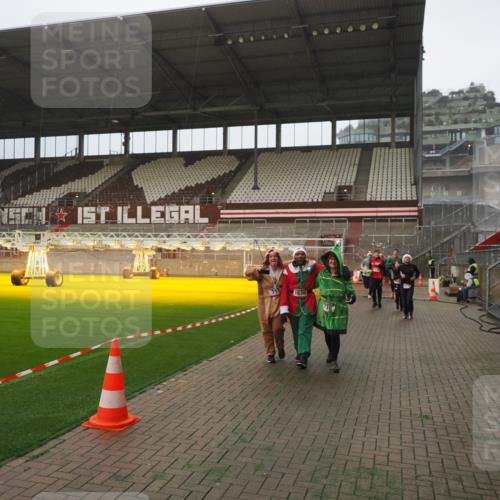 07.12.2025 - St. Pauli X-Mass-Run No. 15 Fabian Wolf http://msf.ph/oto/9389878 07.12.2025 10:22:42 Ziel 715, 739, 794, 1636, 4407, 4411, 4419, 4509, 4539 meine-sportfotos.de