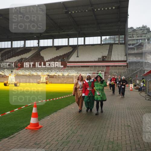 07.12.2025 - St. Pauli X-Mass-Run No. 15 Fabian Wolf http://msf.ph/oto/9389886 07.12.2025 10:22:43 Ziel 715, 739, 794, 1636, 4407, 4411, 4419, 4509, 4539 meine-sportfotos.de