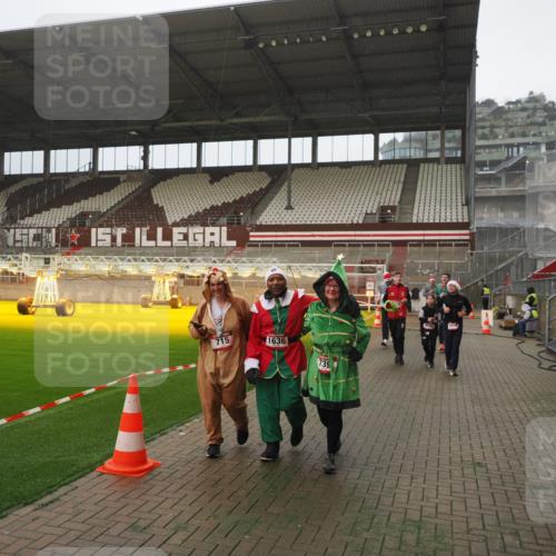 07.12.2025 - St. Pauli X-Mass-Run No. 15 Fabian Wolf http://msf.ph/oto/9389912 07.12.2025 10:22:44 Ziel 715, 739, 794, 1636, 3780, 4287, 4407, 4411, 4419, 4509, 4539 meine-sportfotos.de