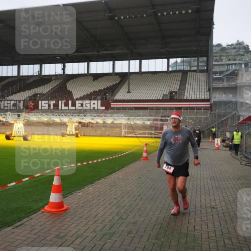 07.12.2025 - St. Pauli X-Mass-Run No. 15 Fabian Wolf http://msf.ph/oto/9390011 07.12.2025 10:22:51 Ziel 794, 2638, 3780, 4287, 4407, 4411, 4419, 4509, 4539 meine-sportfotos.de